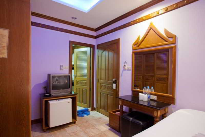 Patong Beach Bed And Breakfast Экстерьер фото